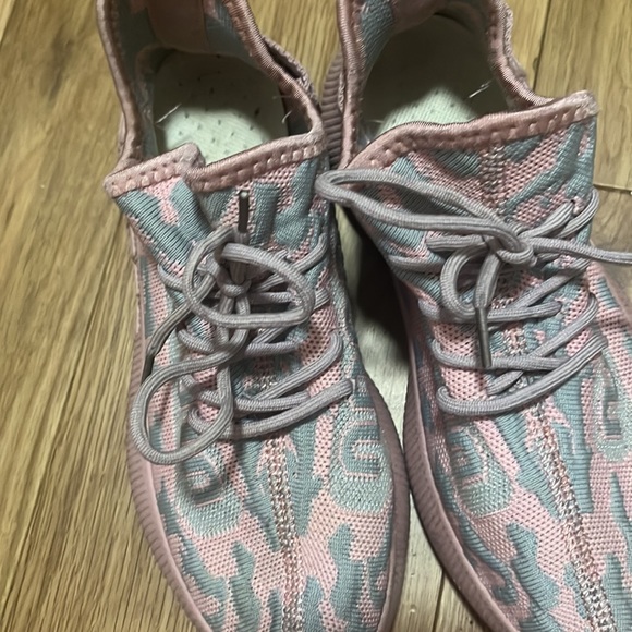 Selling me old sneakers - Picture 3 of 5